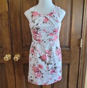 I.N. Studio Pink Cream Sz 4 P2P 14 W 27 L 18.5